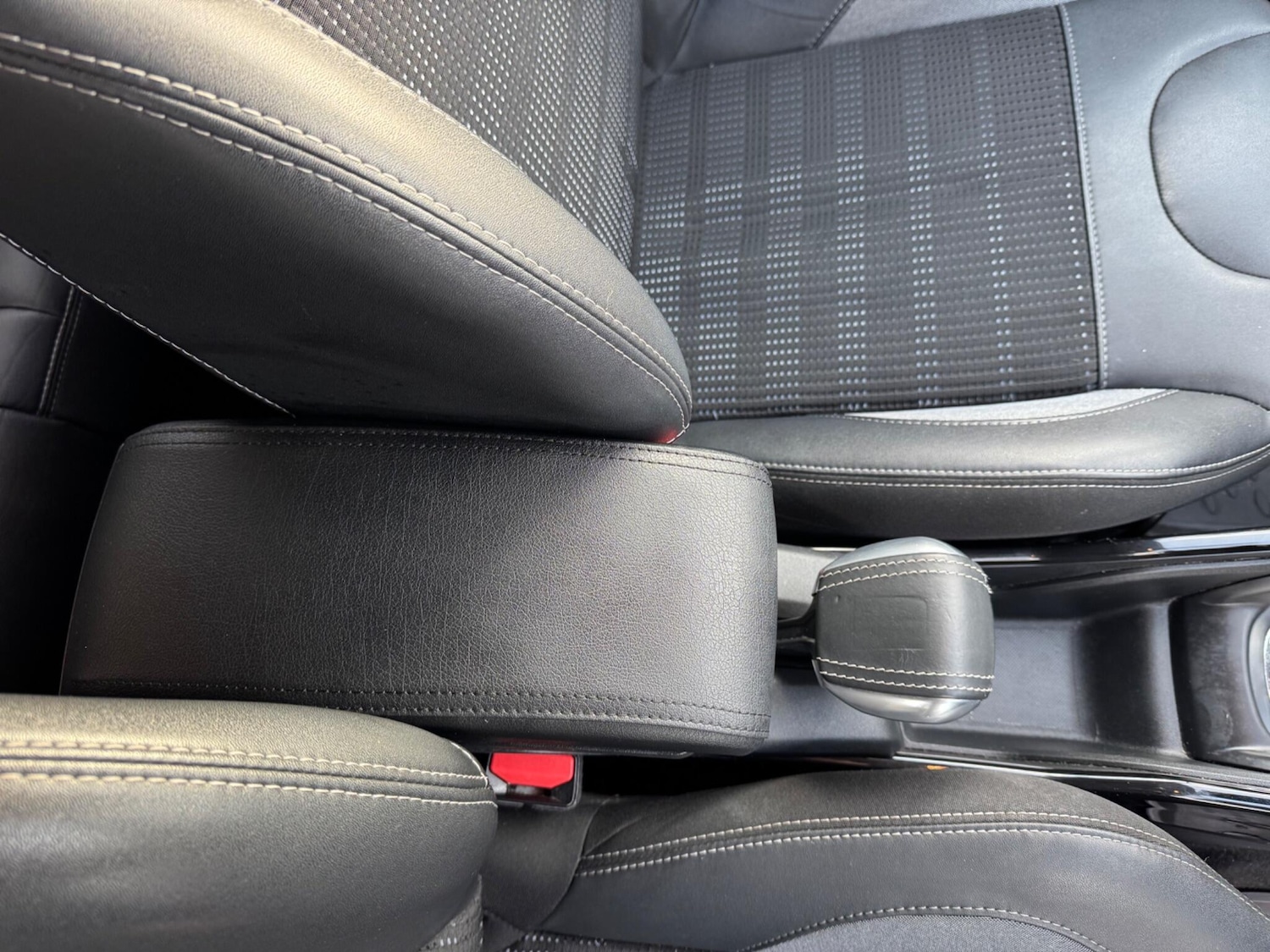 Used Peugeot 2008 2017 for sale - 78100938: Photo 30