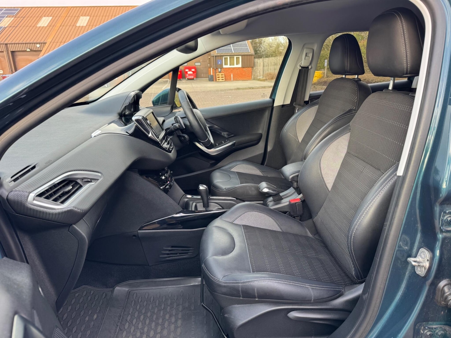 Used Peugeot 2008 2017 for sale - 78100938: Photo 39