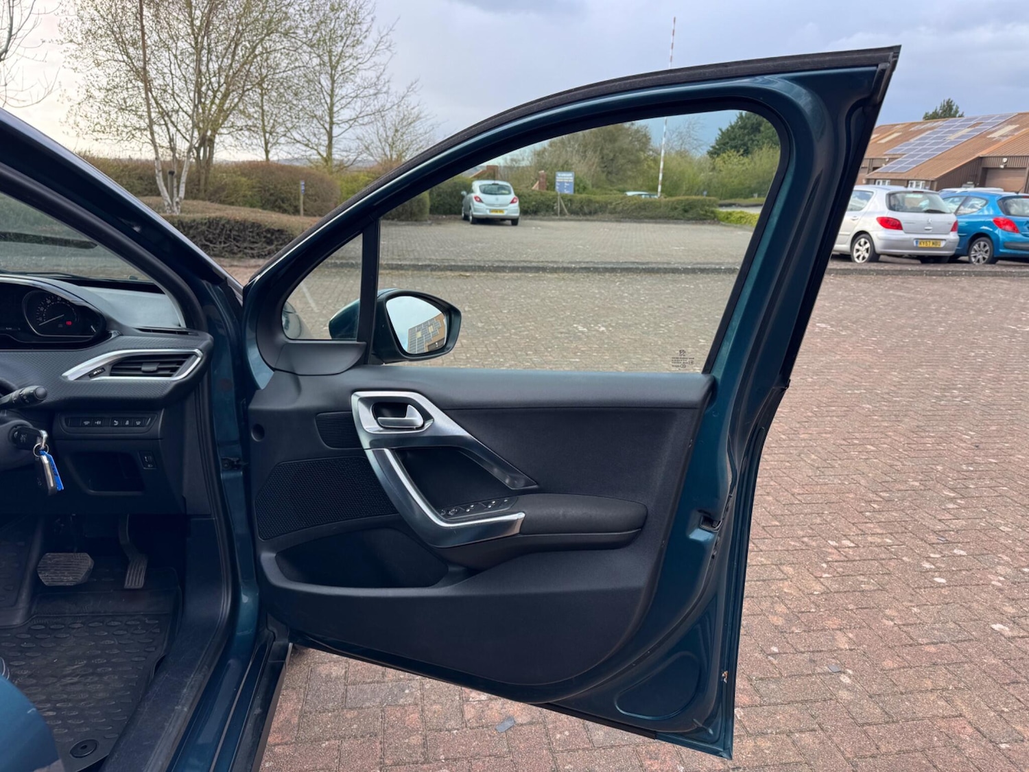 Used Peugeot 2008 2017 for sale - 78100938: Photo 43