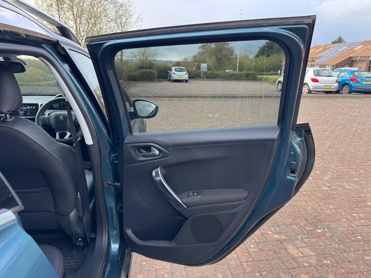 Used Peugeot 2008 2017 for sale - 78100938: Photo 45