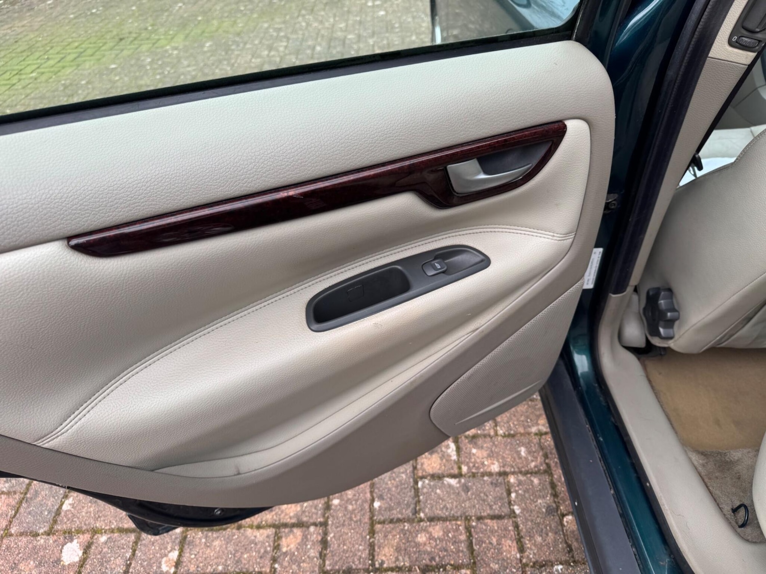 Used Volvo V70 2002 for sale - 77769082: Photo 31