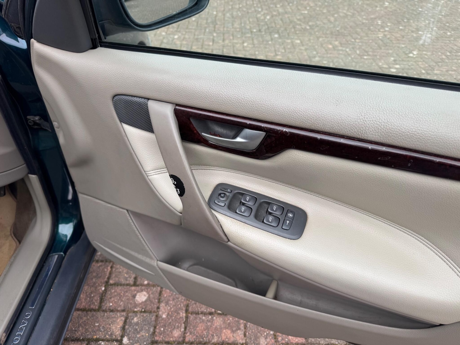 Used Volvo V70 2002 for sale - 77769082: Photo 35