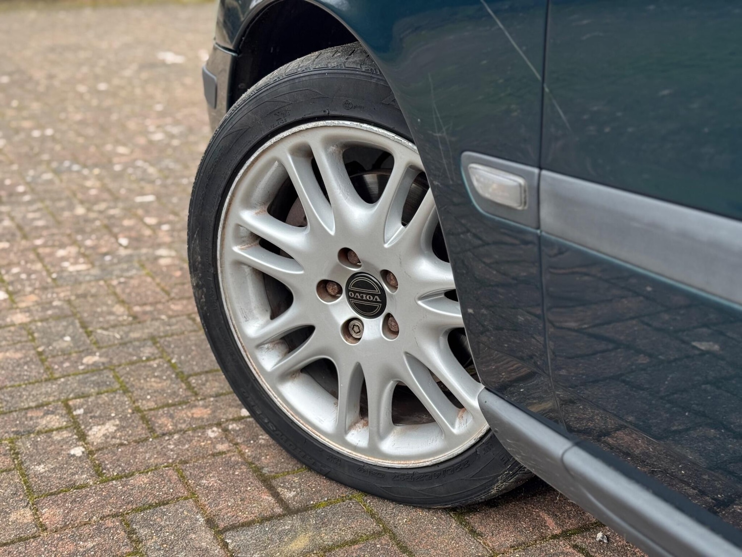 Used Volvo V70 2002 for sale - 77769082: Photo 37