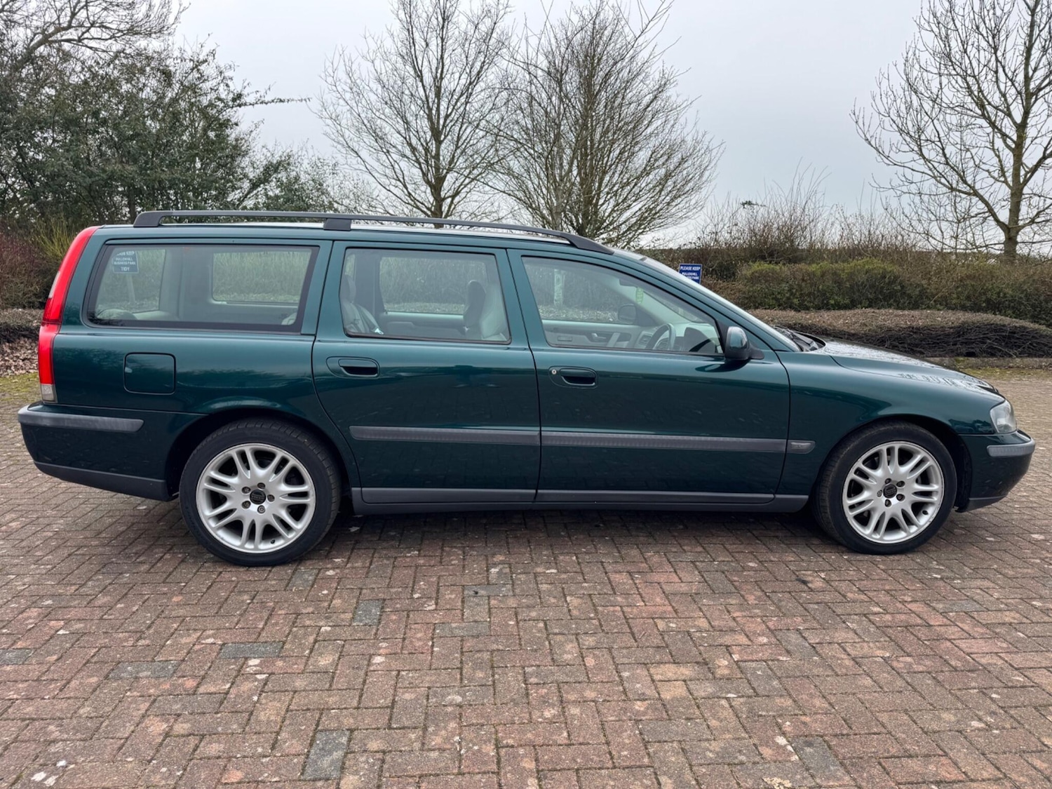 Used Volvo V70 2002 for sale - 77769082: Photo 4