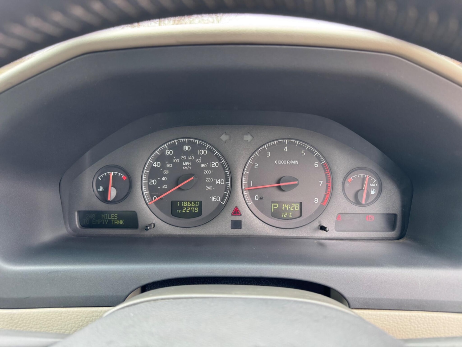 Used Volvo V70 2002 for sale - 77769082: Photo 42