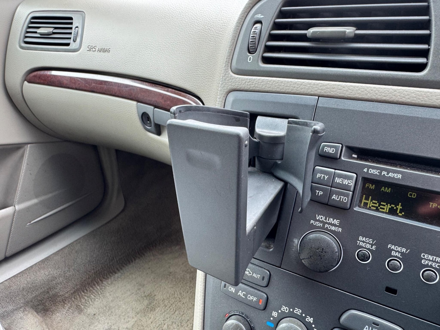 Used Volvo V70 2002 for sale - 77769082: Photo 9