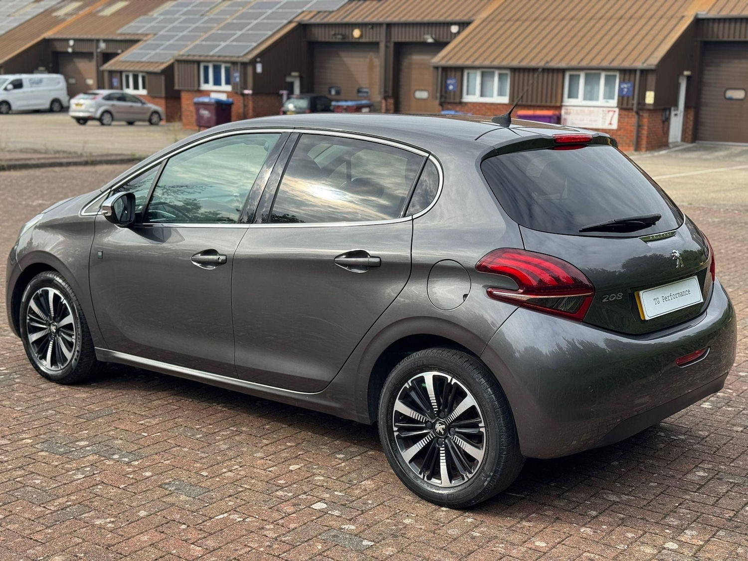 Used Peugeot 208 for sale - 76994979: Photo 2