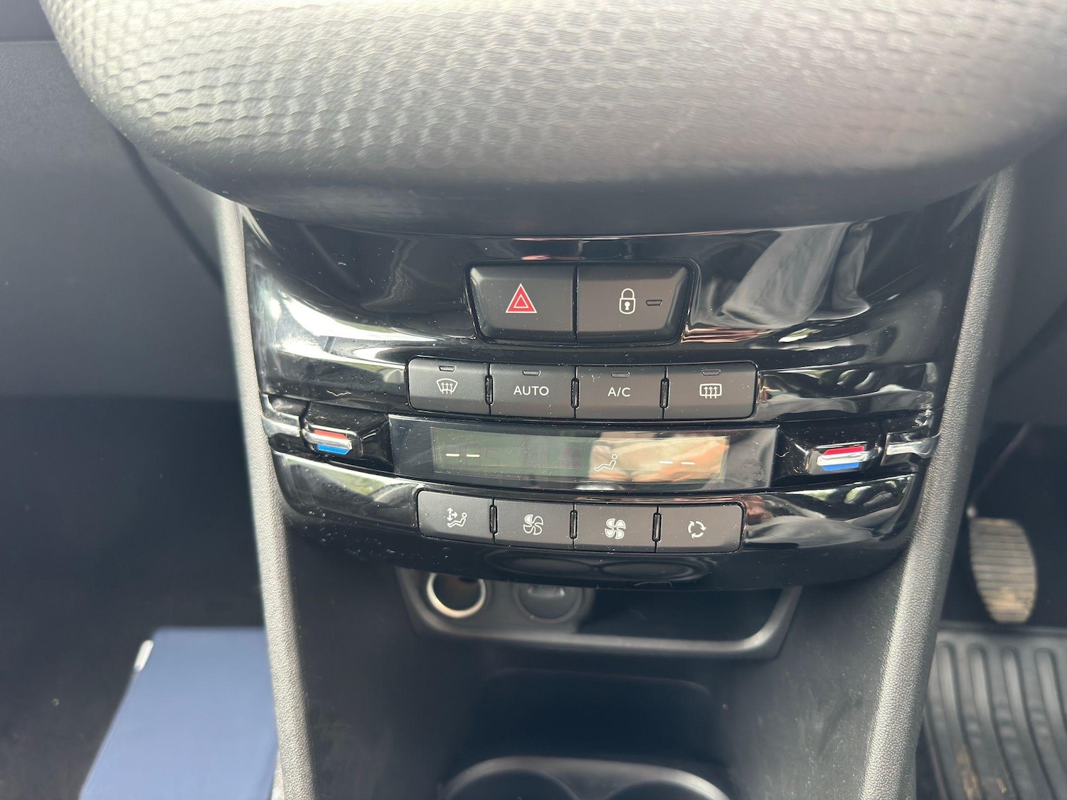 Used Peugeot 208 for sale - 76994979: Photo 27