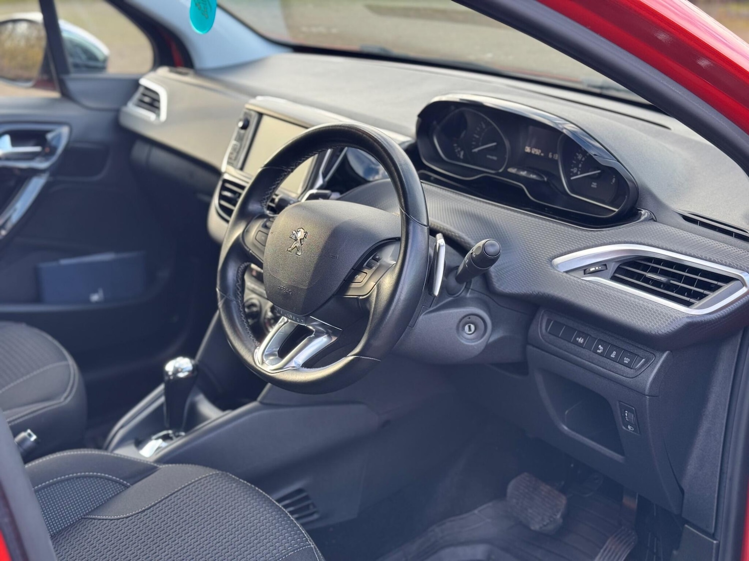 Used Peugeot 208 for sale - 77598635: Photo 3