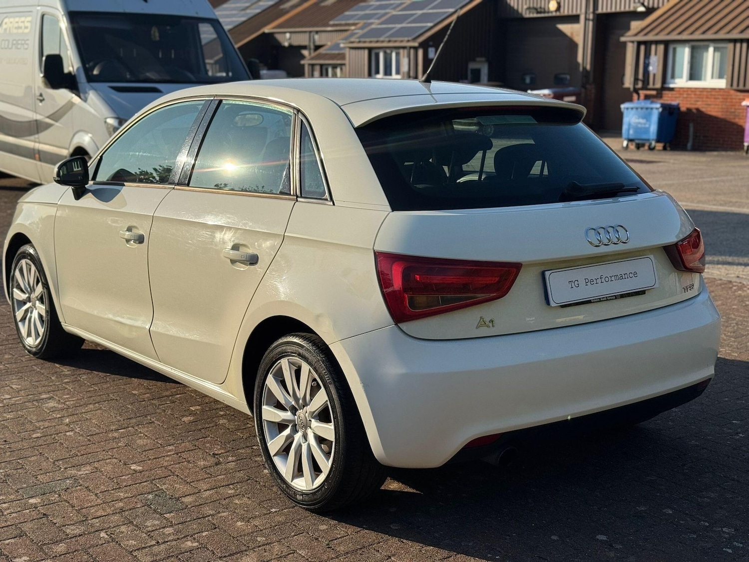 Used Audi A1 2012 for sale - 76409501: Photo 2