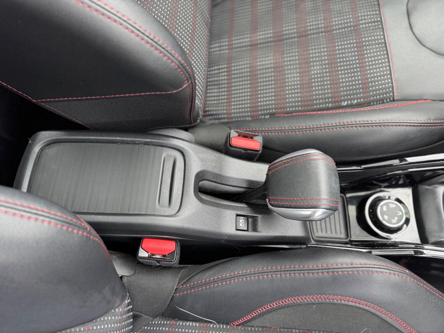 Used Peugeot 2008 2017 for sale - 77524235: Photo 15