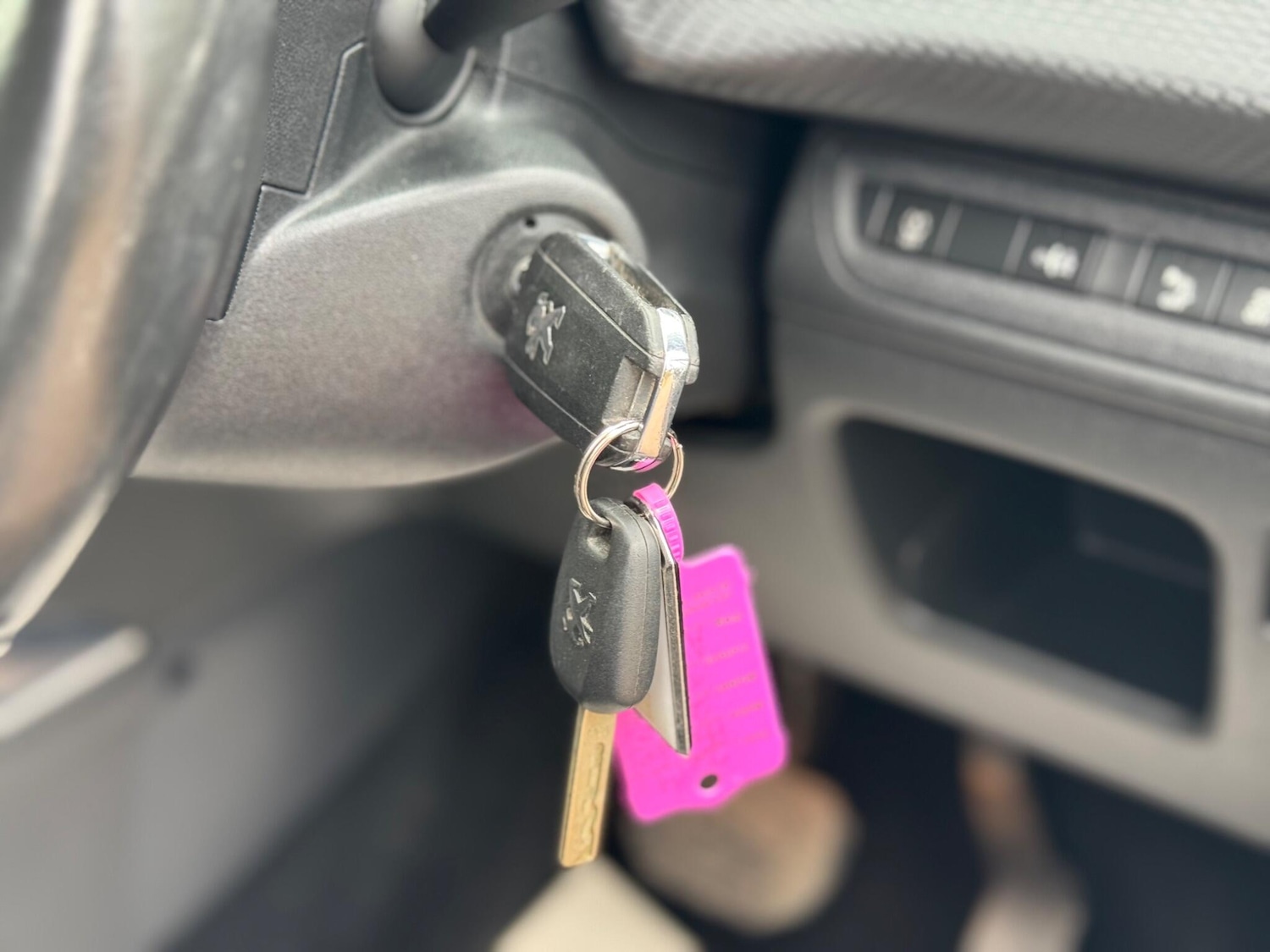 Used Peugeot 2008 2014 for sale - 76995141: Photo 27