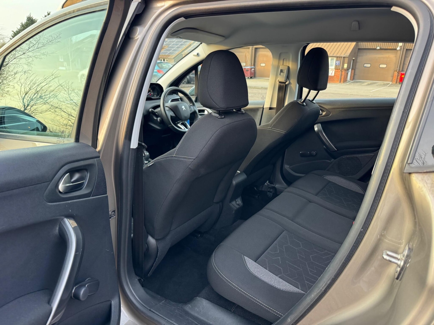 Used Peugeot 2008 2017 for sale - 77982555: Photo 22