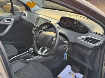 Used Peugeot 2008 2017 for sale - 77982555: Photo