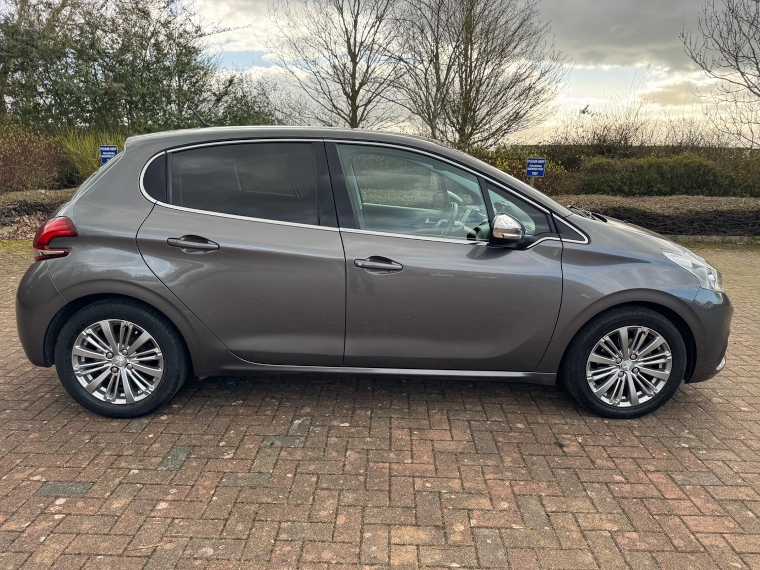 Used Peugeot 208 2018 for sale - 77853704: Photo 11