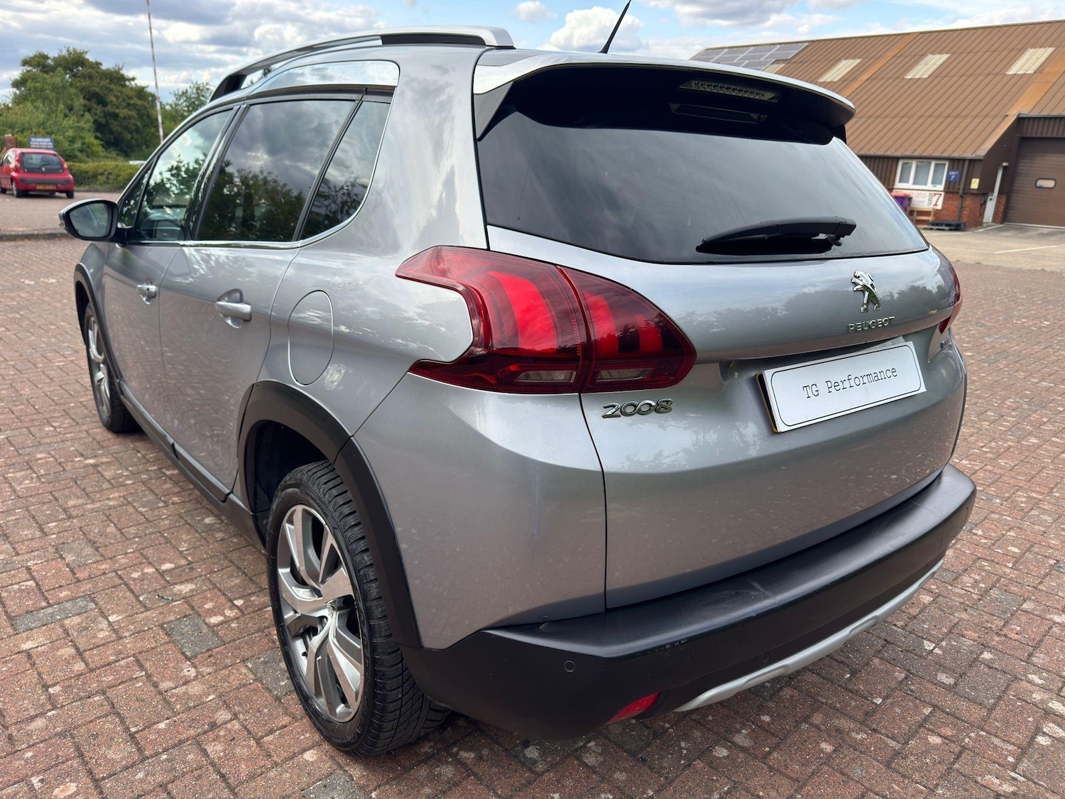 Used Peugeot 2008 for sale - 76727820: Photo 2