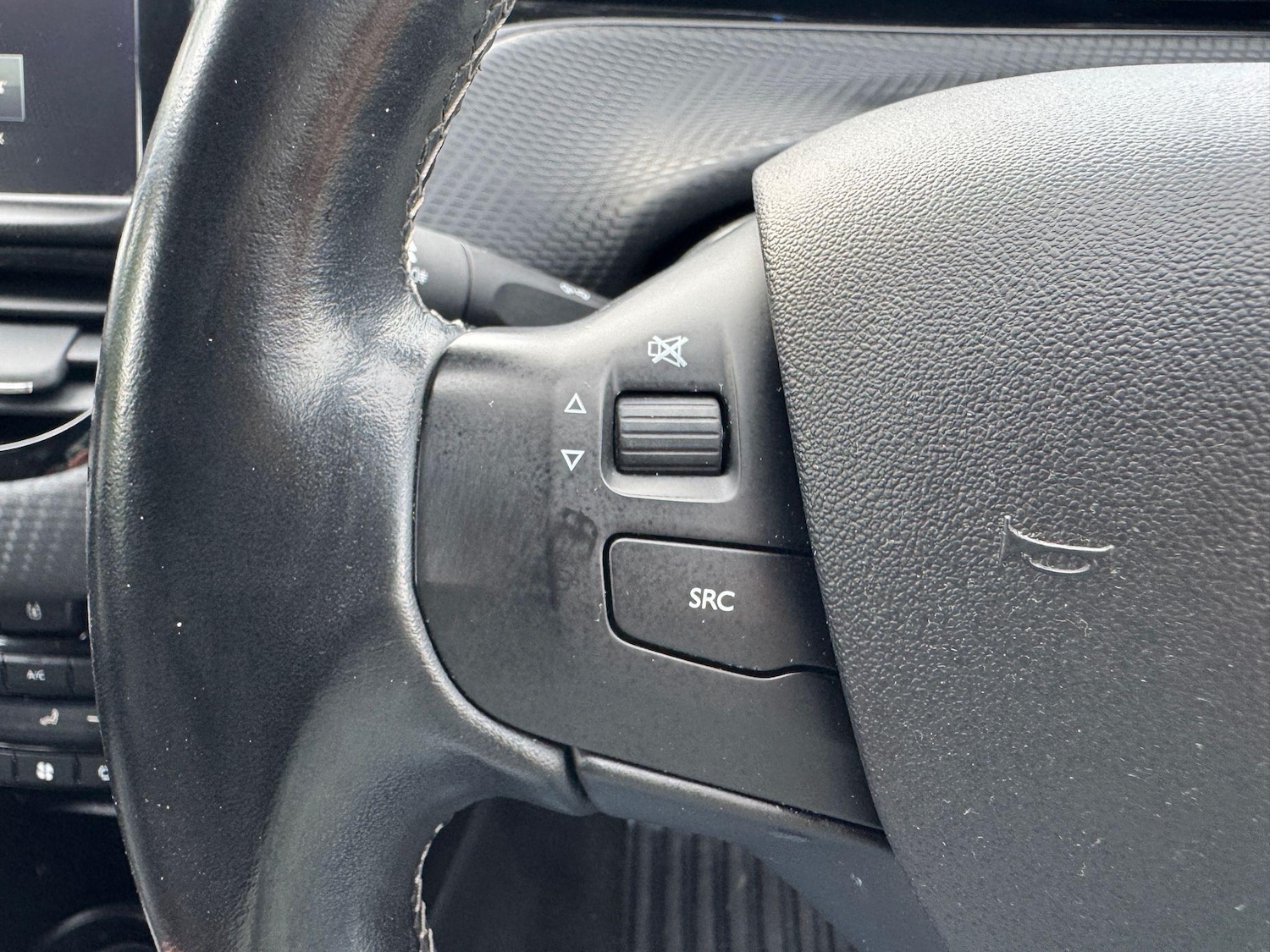 Used Peugeot 2008 for sale - 76727820: Photo 25