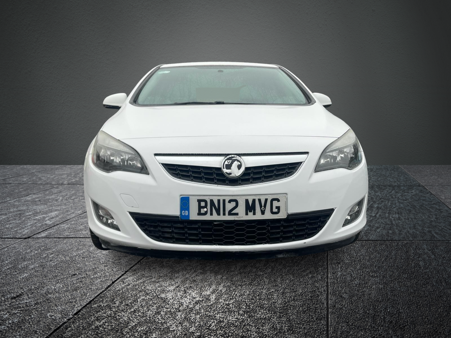 Used Vauxhall Astra 2012 for sale - 77323880: Photo 2