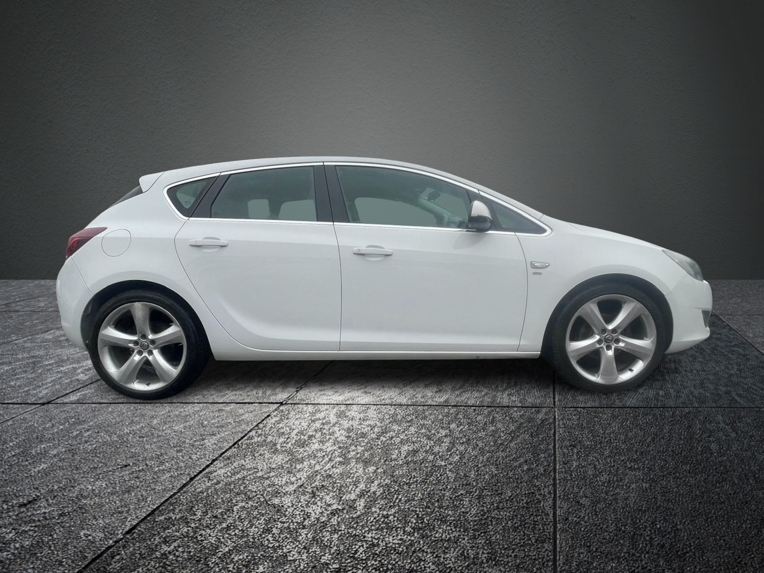 Used Vauxhall Astra 2012 for sale - 77323880: Photo 3