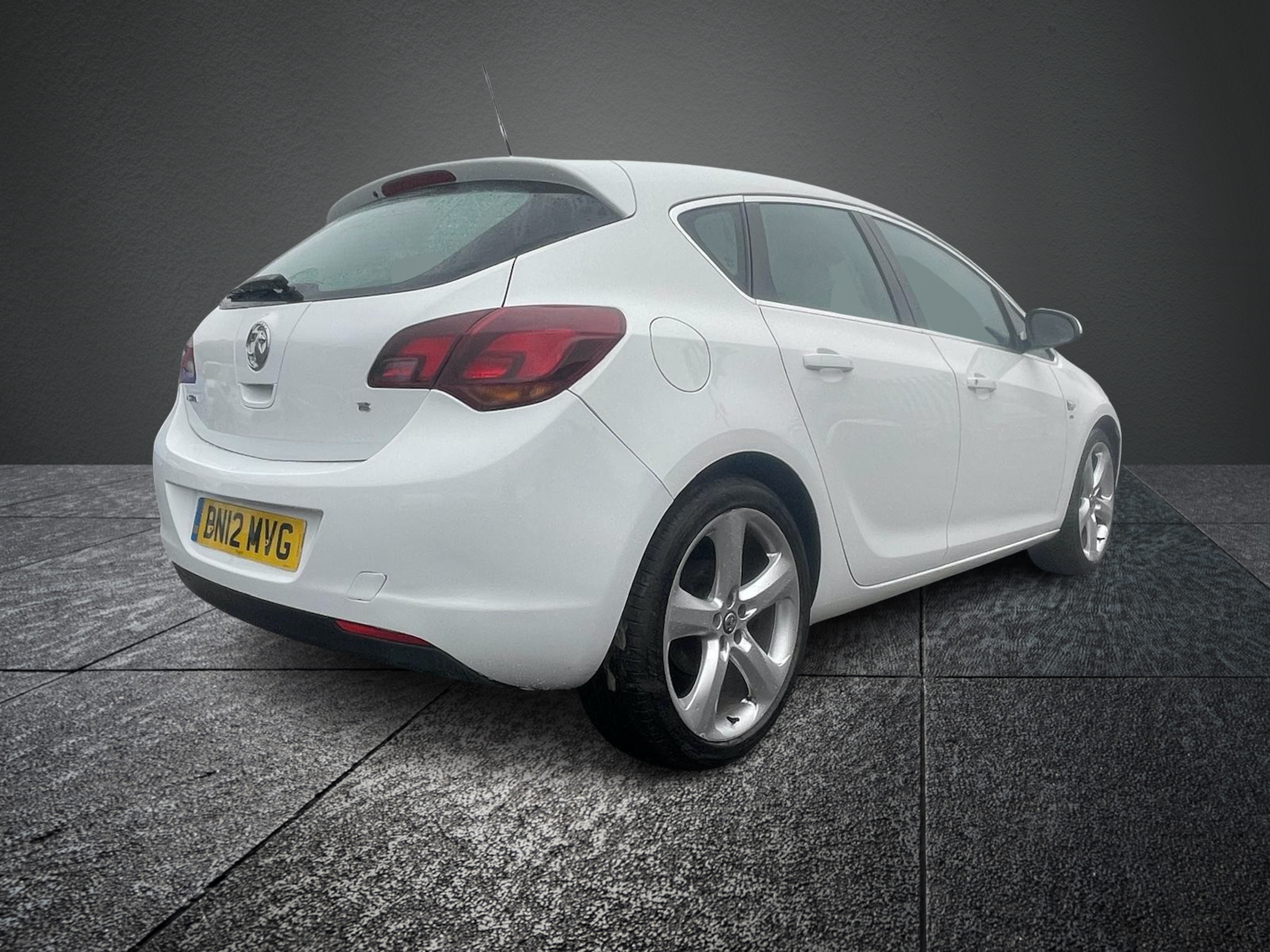 Used Vauxhall Astra 2012 for sale - 77323880: Photo 4