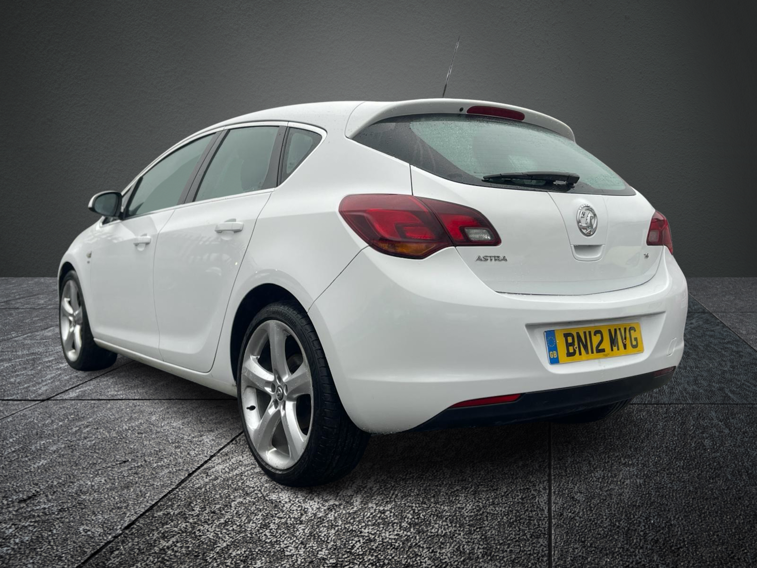 Used Vauxhall Astra 2012 for sale - 77323880: Photo 6