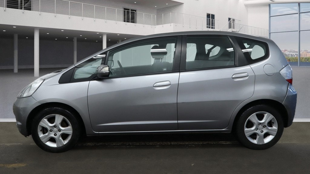 Used Honda Jazz 2009 for sale - 77323936: Photo 2