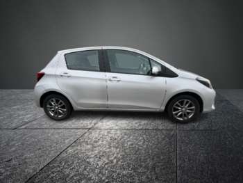 Used Toyota Yaris 2015 for sale - 73128830: Photo