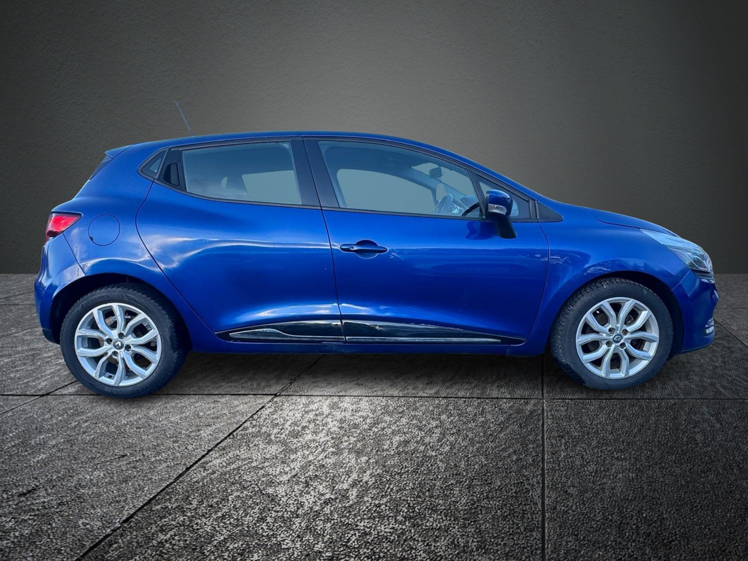 Used Renault Clio 2017 for sale - 76766471: Photo 3