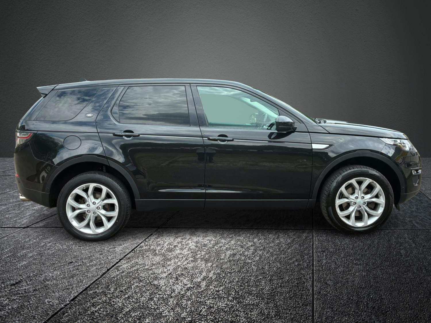 Used Land Rover Discovery Sport 2015 for sale - 76710274: Photo 3