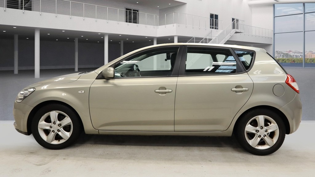 Used Kia Ceed 2010 for sale - 76037300: Photo 6