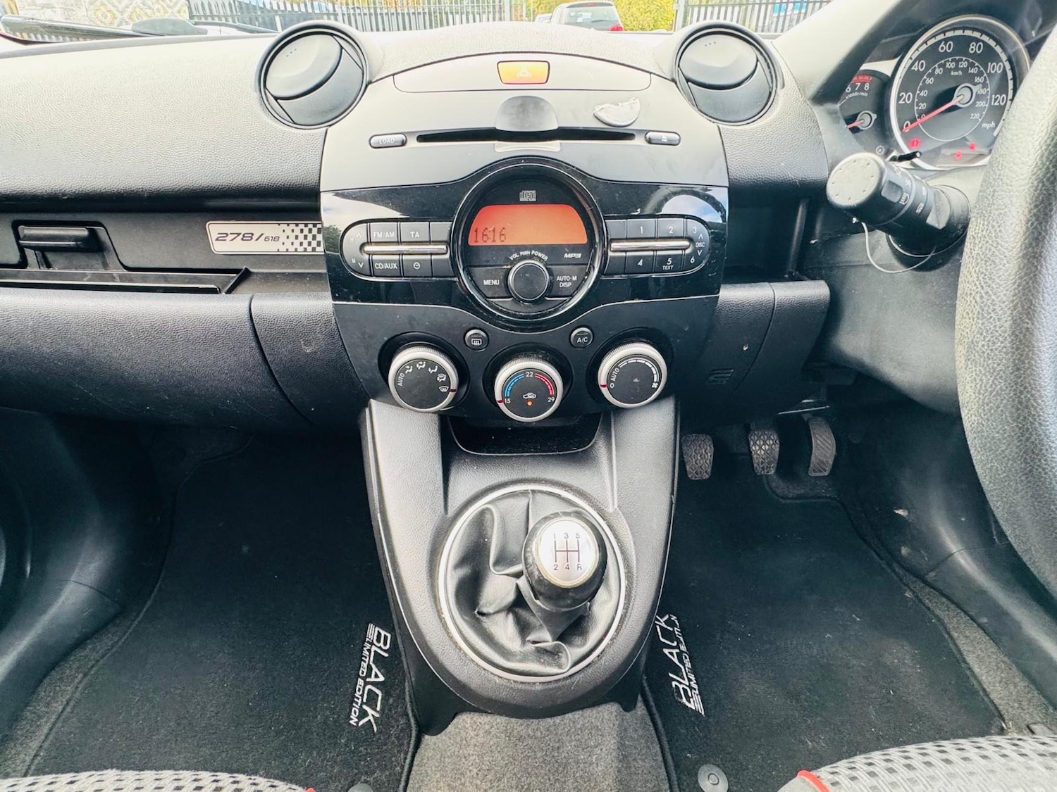 Used Mazda Mazda2 2011 for sale - 76037282: Photo 18