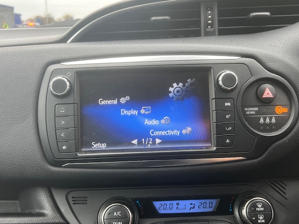 Used Toyota Yaris 2015 for sale - 76270430: Photo 15