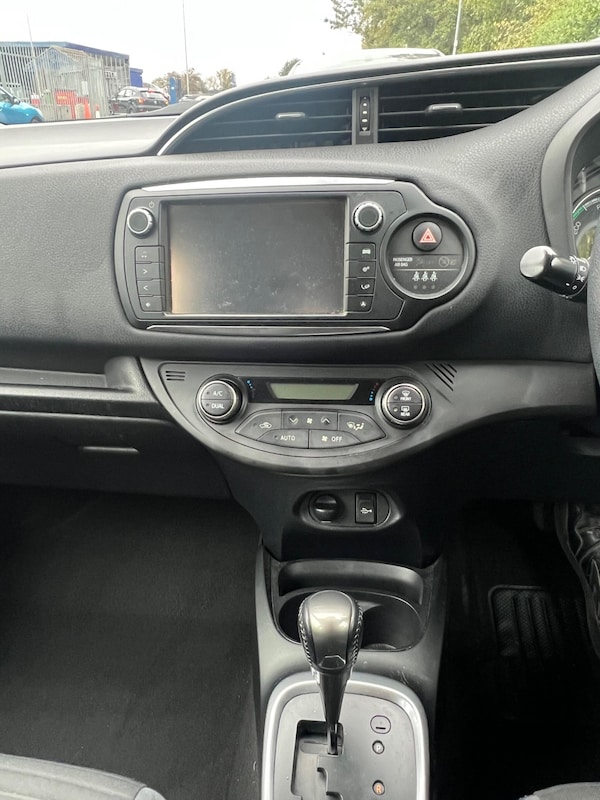 Used Toyota Yaris 2015 for sale - 76270430: Photo 19