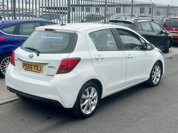 Used Toyota Yaris 2015 for sale - 76270430: Photo 4
