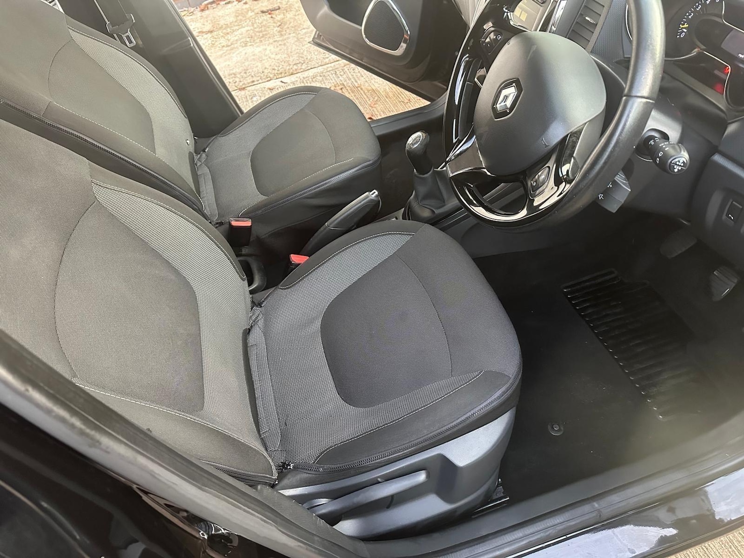 Used Renault Captur 2014 for sale - 76549760: Photo 16