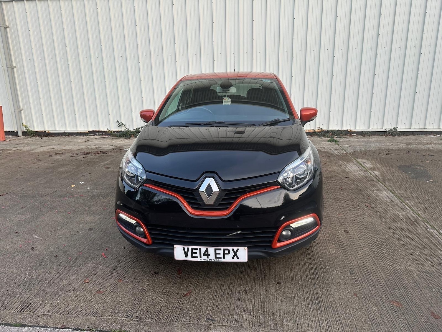 Used Renault Captur 2014 for sale - 76549760: Photo 2