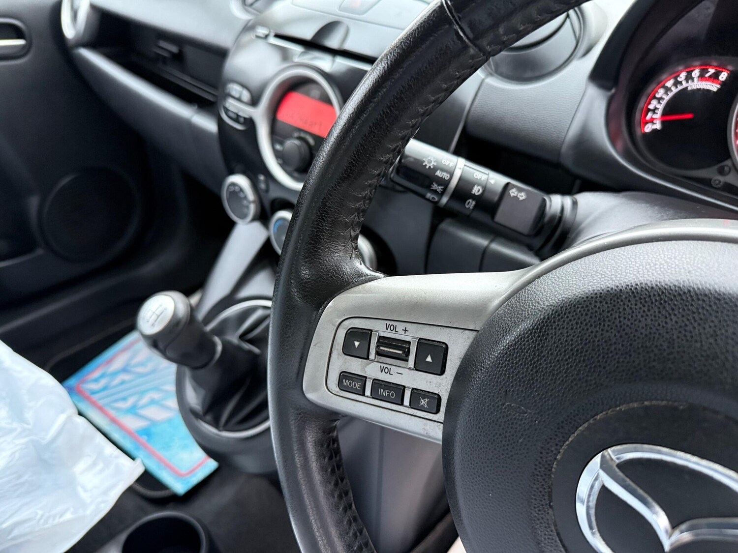 Used Mazda Mazda2 for sale - 77909000: Photo 65