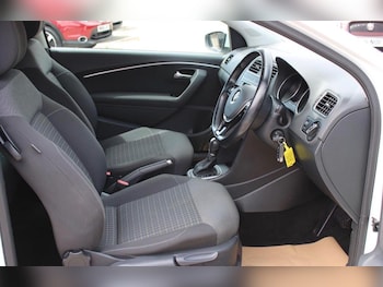 Used Volkswagen Polo 2015 for sale - 79552837: Photo