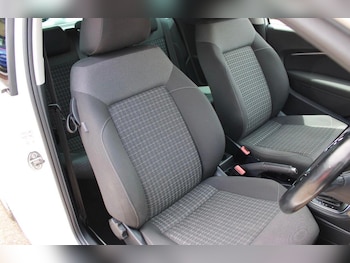 Used Volkswagen Polo 2015 for sale - 79552837: Photo
