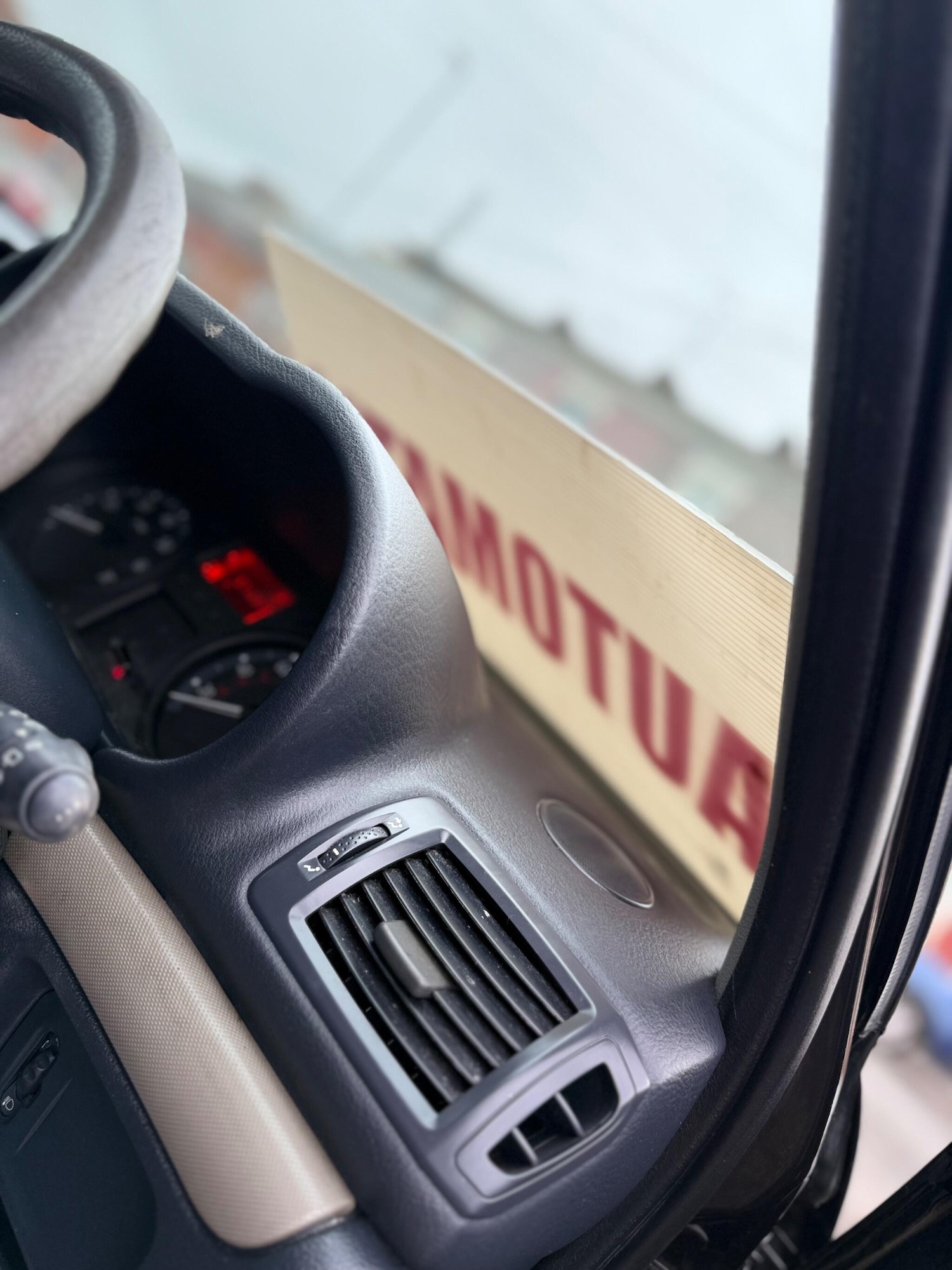 Used Renault Clio 2005 for sale - 77586683: Photo 55