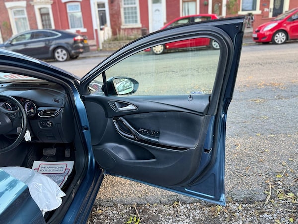 Used Vauxhall Astra 2017 for sale - 76200877: Photo 54