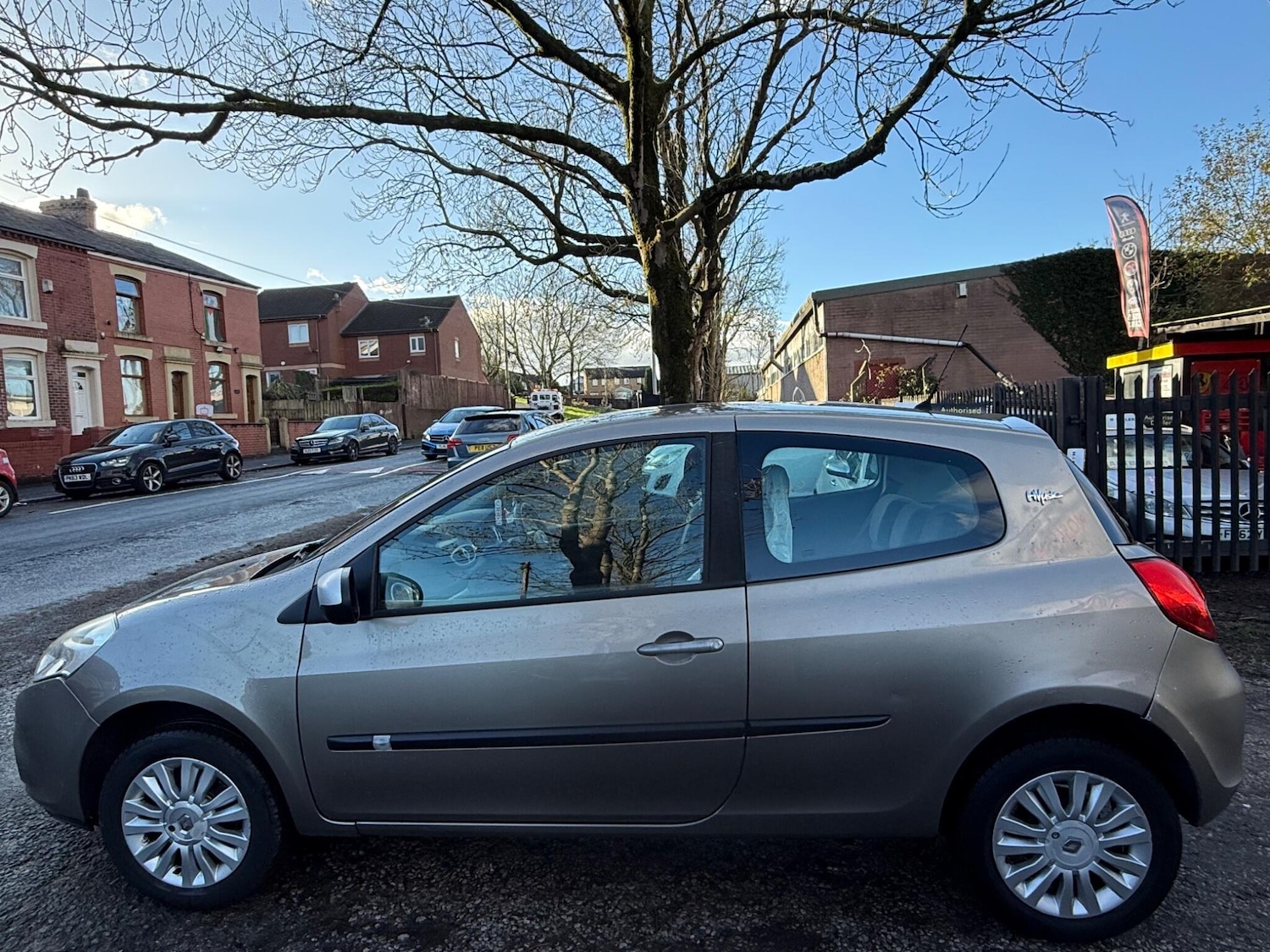 Used Renault Clio 2010 for sale - 76727589: Photo 27