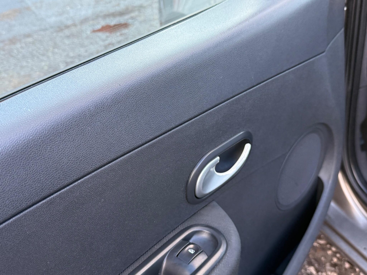 Used Renault Clio 2010 for sale - 76727589: Photo 29