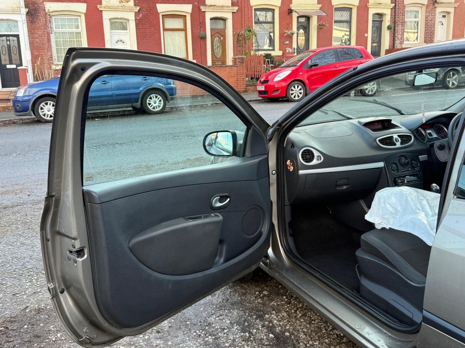 Used Renault Clio 2010 for sale - 76727589: Photo 30