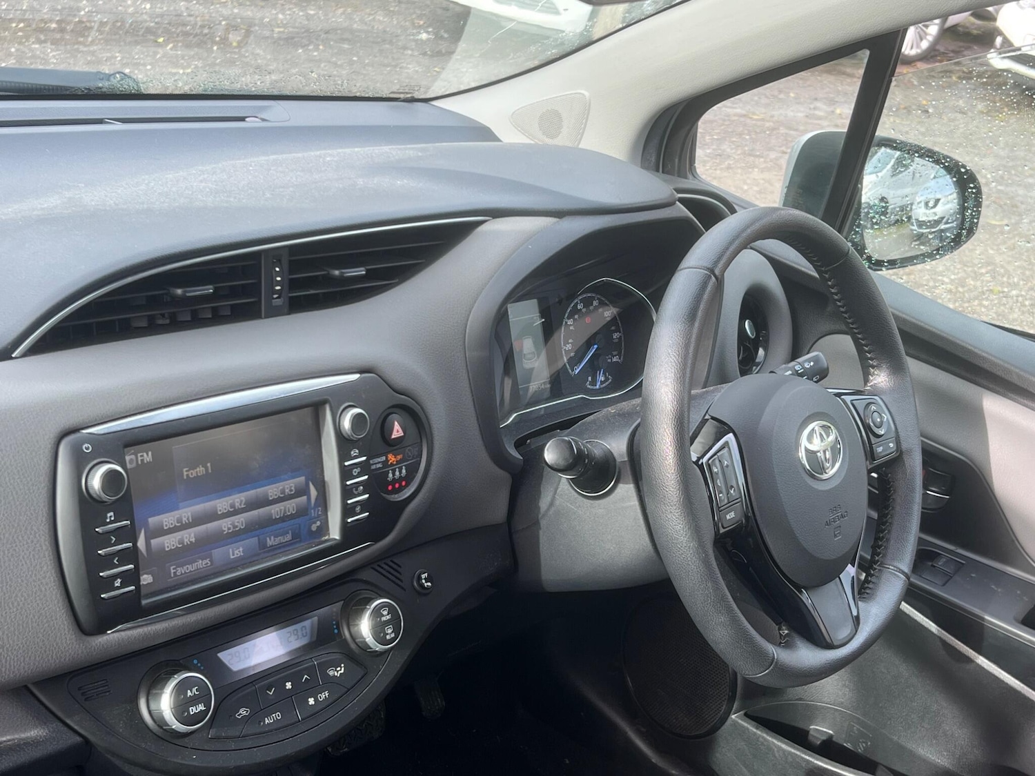 Used Toyota Yaris 2018 for sale - 76440665: Photo 21