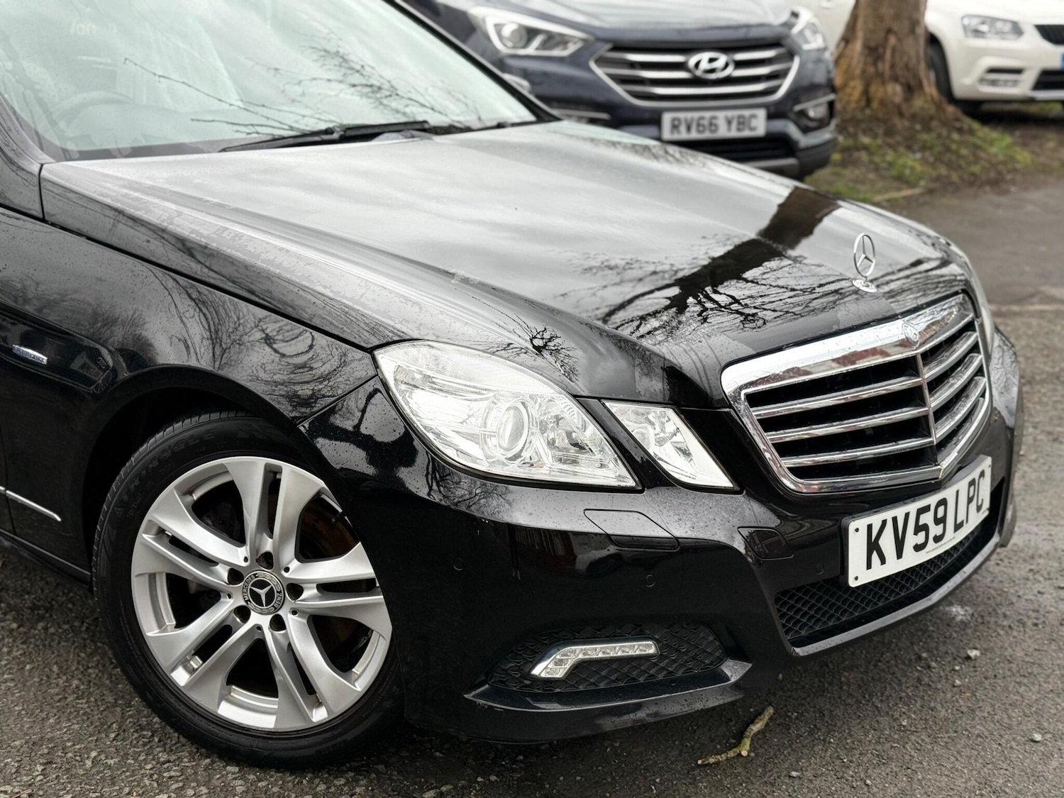 Used Mercedes-Benz E Class for sale - 77977901: Photo 2