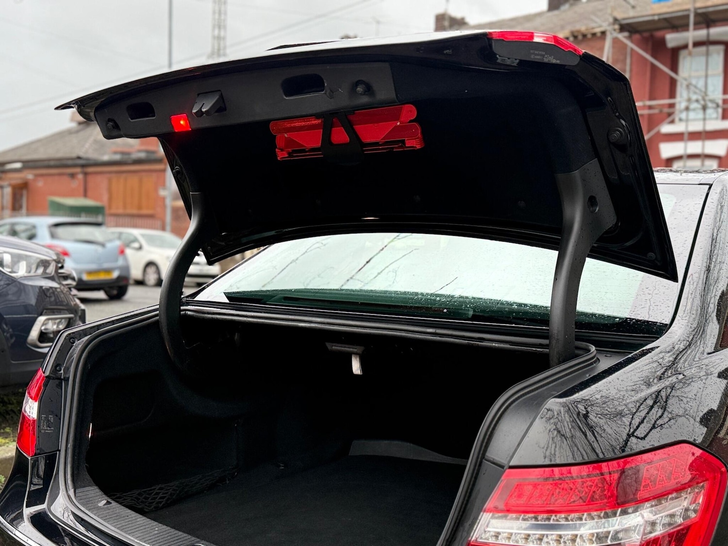 Used Mercedes-Benz E Class for sale - 77977901: Photo 24