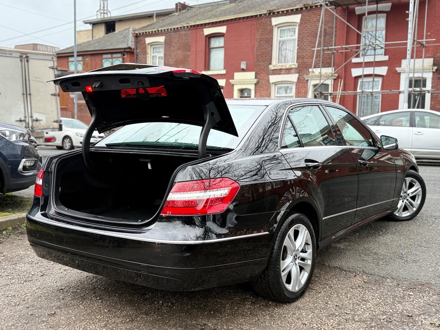 Used Mercedes-Benz E Class for sale - 77977901: Photo 25