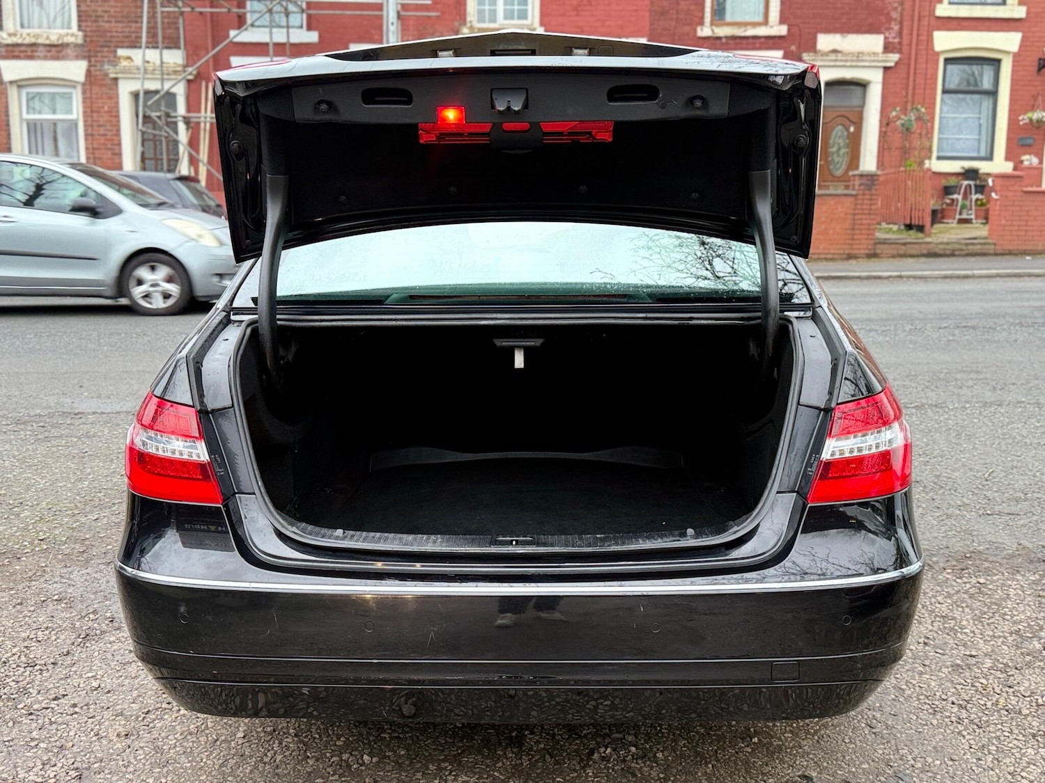 Used Mercedes-Benz E Class for sale - 77977901: Photo 27