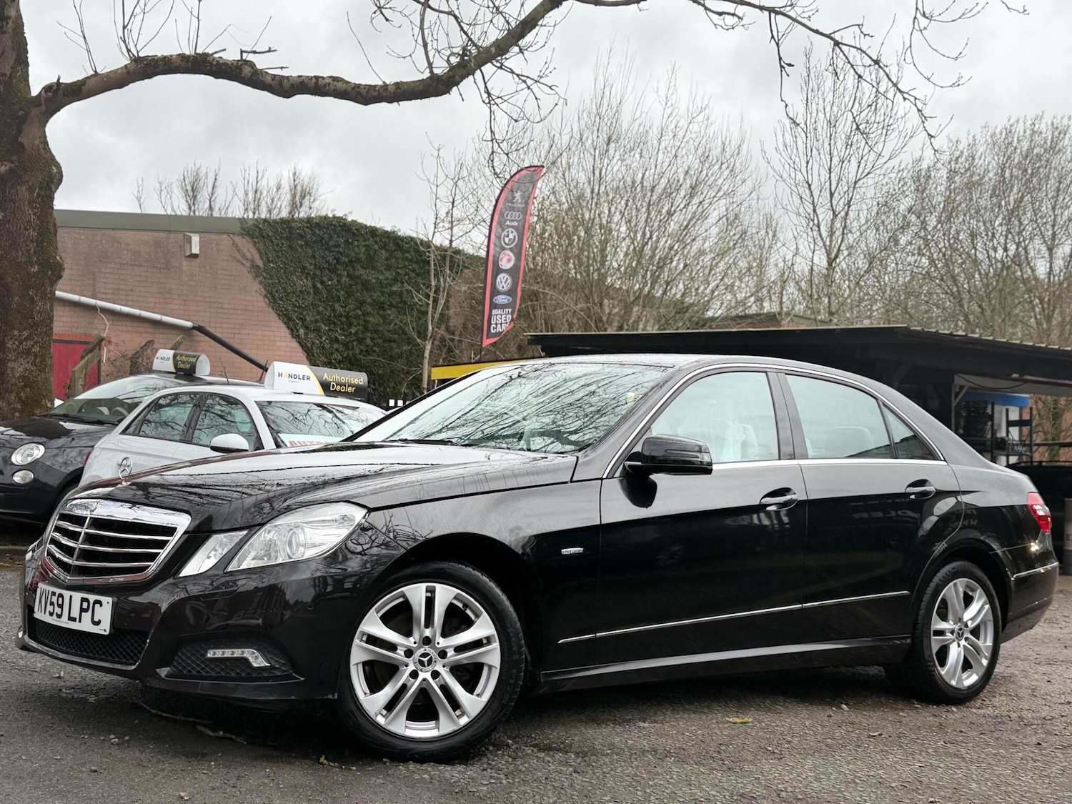 Used Mercedes-Benz E Class for sale - 77977901: Photo 32